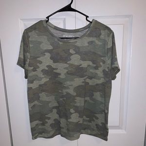 Camo cropped tee